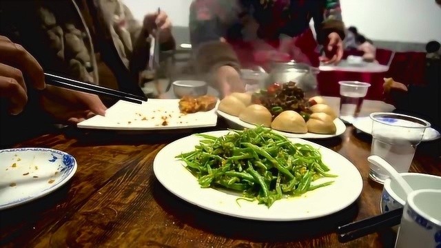 大sao和朋友去下馆子,这二荆条很辣吃着真过瘾