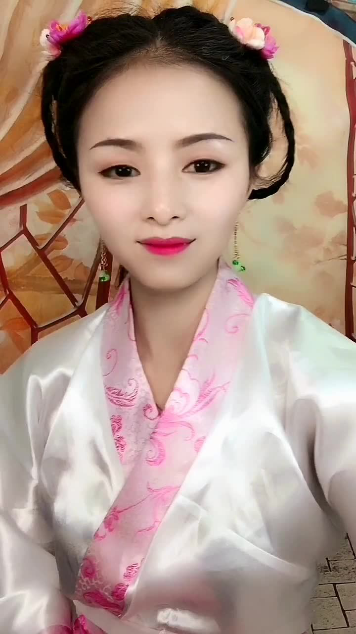 单眼皮的古装美女看着也别有一番风味很特别吧