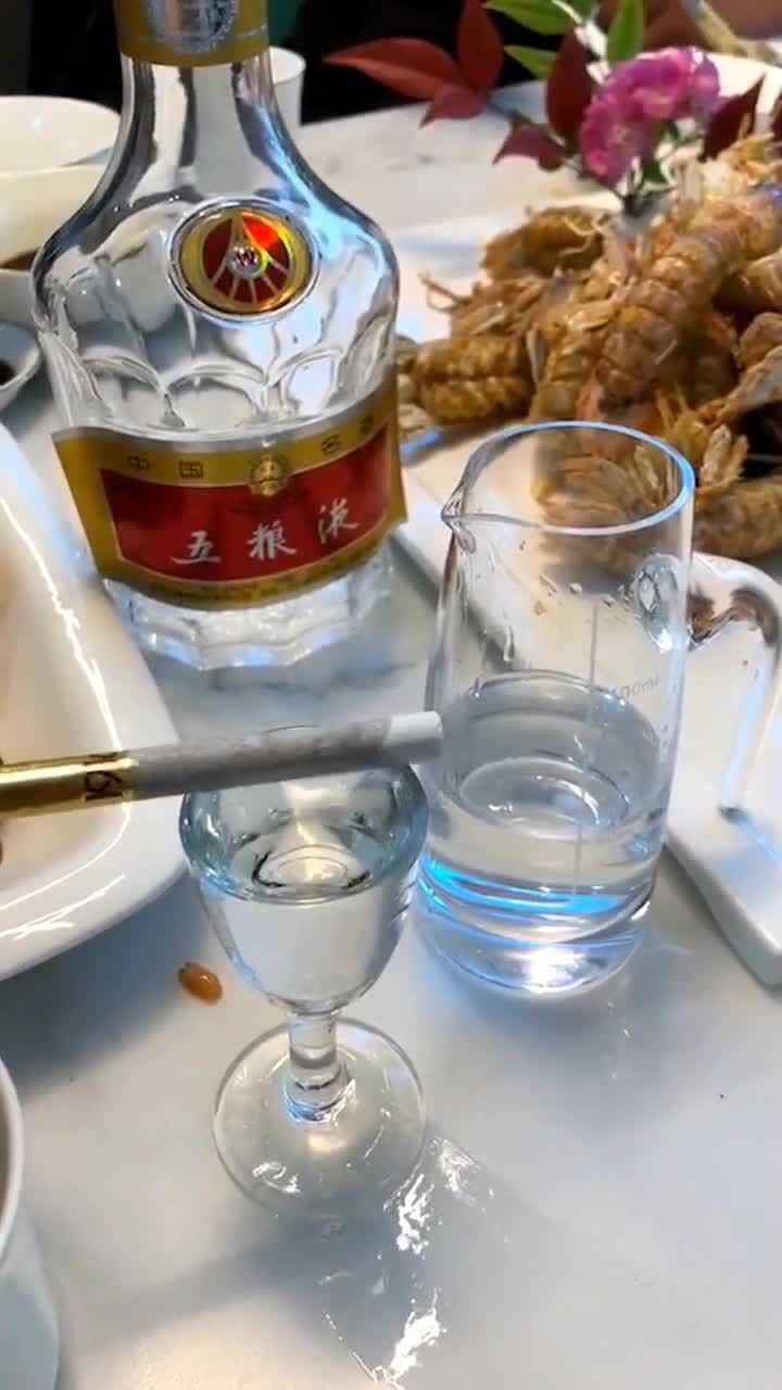 有钱人的作死式生活五粮液烤1916抽的是灵魂摆渡