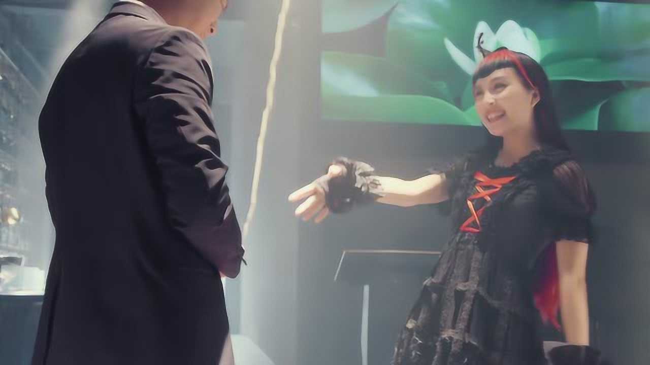 铠甲勇士猎铠两个邪灵体念叨咒语张英梅使用力量刺激邪灵体