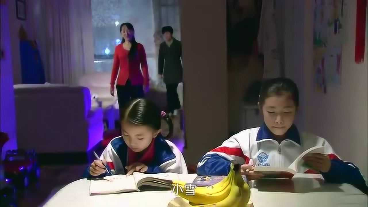 走进看守所女囚要被处刑女警帮她换上袜子女囚感到得喊妈妈