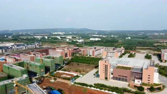 航拍广东湛江大学城“幼儿师范”新校区,占地498亩,二期投资3亿元