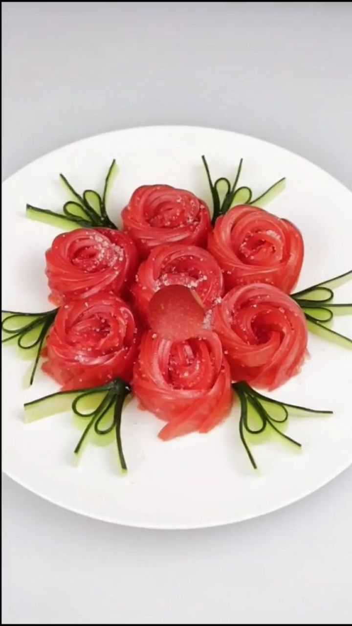 糖拌西红柿的创意拼盘