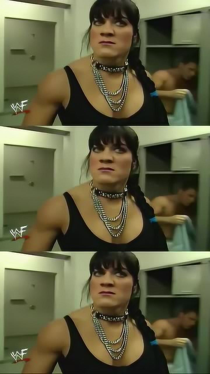 wwe:猛女柴娜闯男更衣室寻仇,吧壮汉吓得一激灵,太强势了吧!