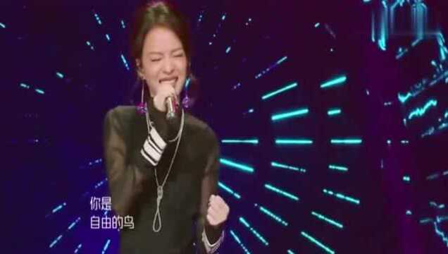 张韵涵登台献唱《阿刁》,曲调优雅歌声透亮,开嗓瞬间秒杀原唱!