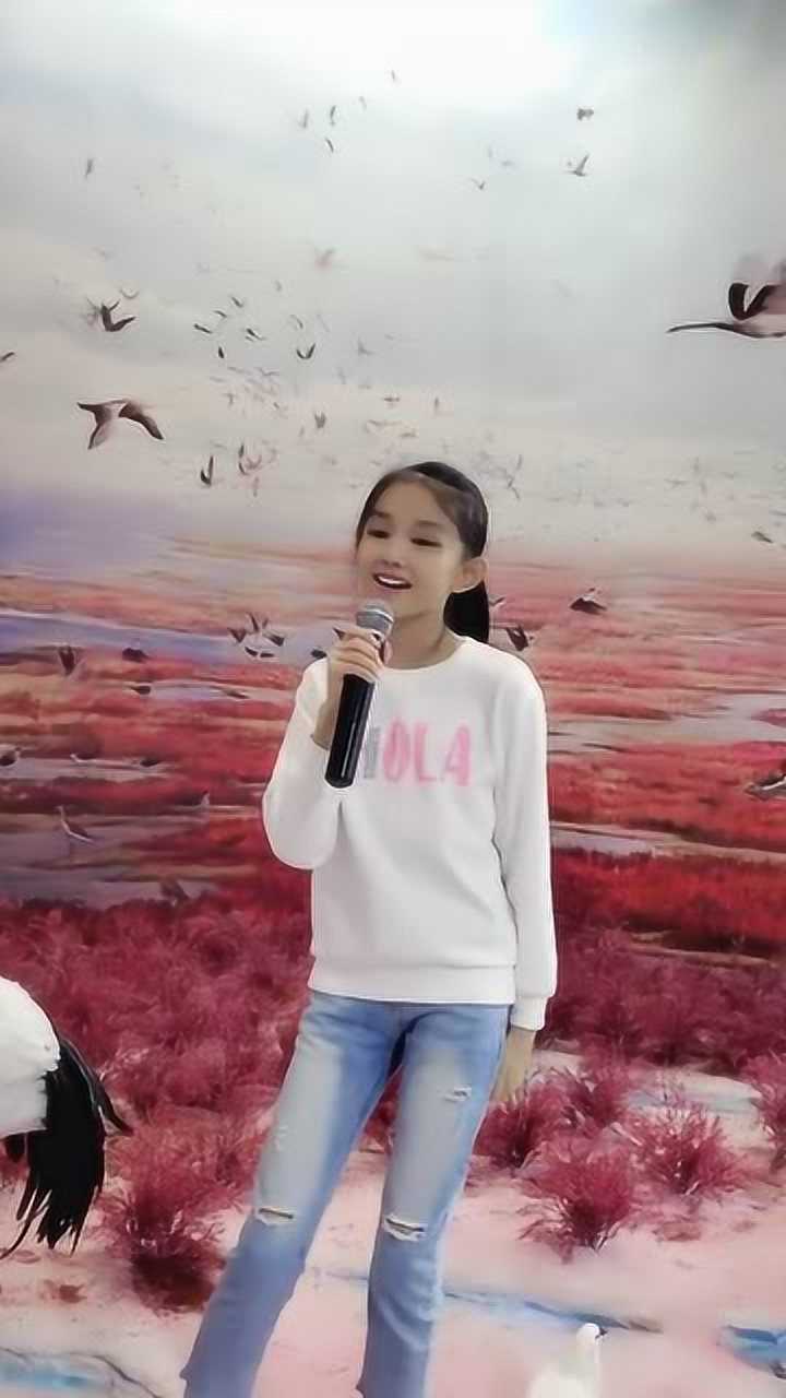 宋小睿唱歌最后的定点手指造型真是土爆到家了