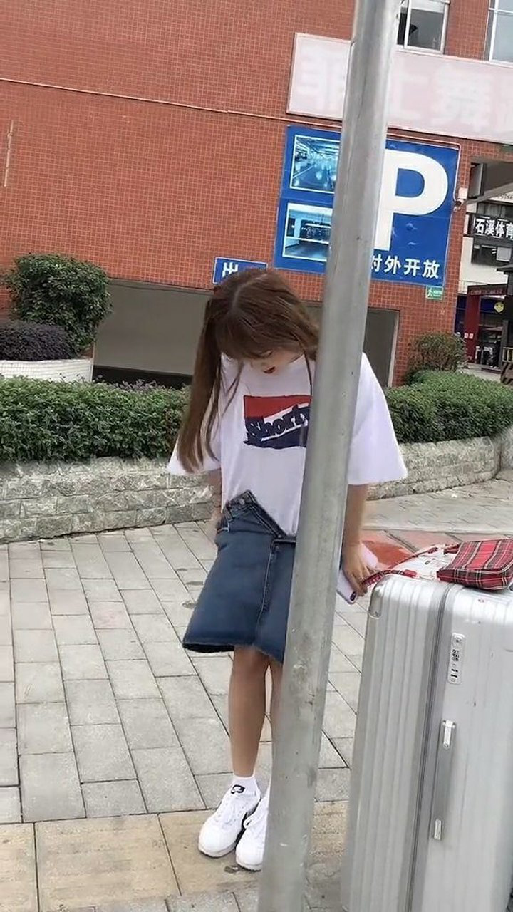 当众脱裙子惊呆了众人