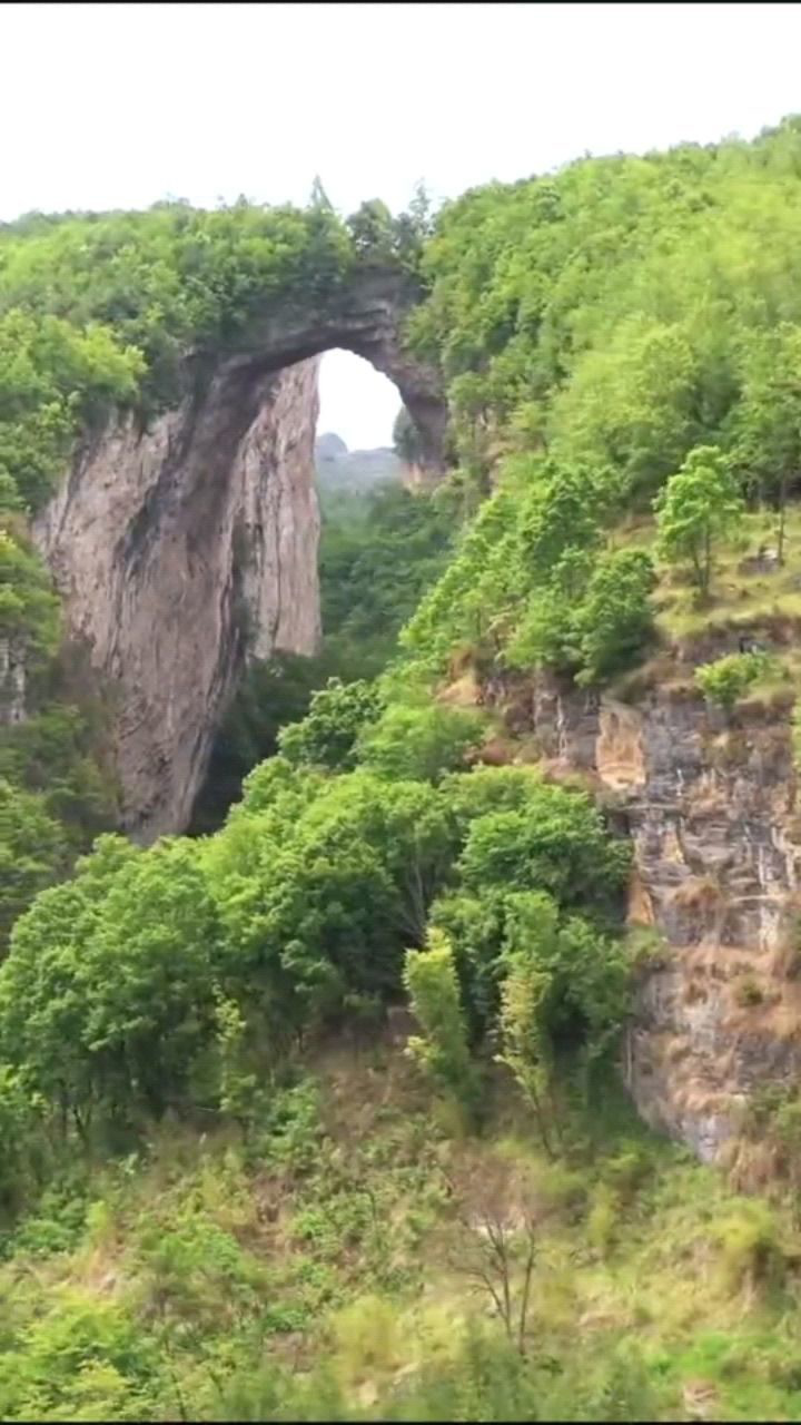 世界最高的公路天生桥,藏在贵州大山里,太壮观了