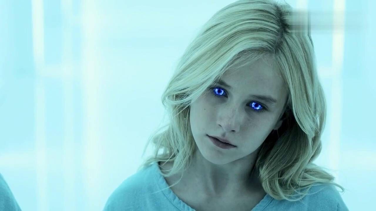 五个一模一样的克隆人女孩从小被魔鬼训练只有强者能活下来