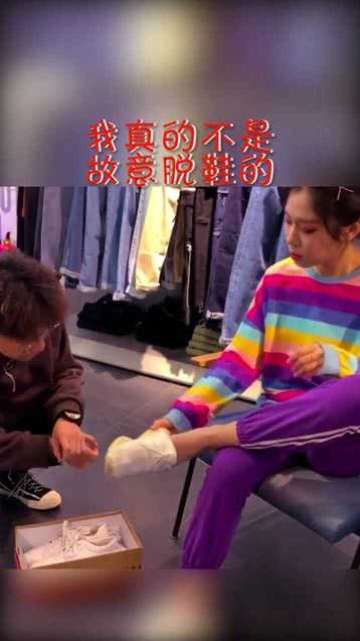 美女的脚都是臭的吗?这鞋一脱,大家都卧倒了