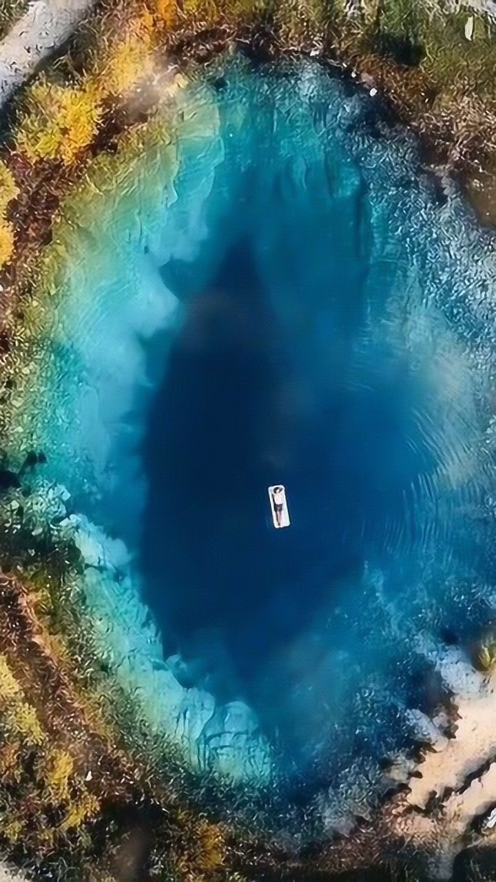 世界奇迹的地球之眼清澈见底