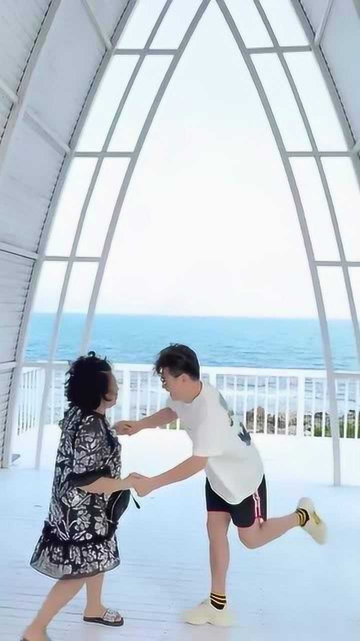 小黄飞与老公拍照片,小黄飞老公各种不配合