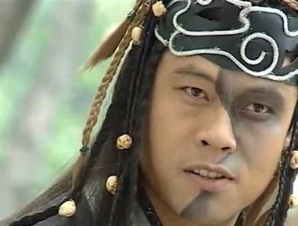 倚天屠龙记:周芷若大战玄冥二老,九阴白骨爪不敌二人,幸亏张无忌及时