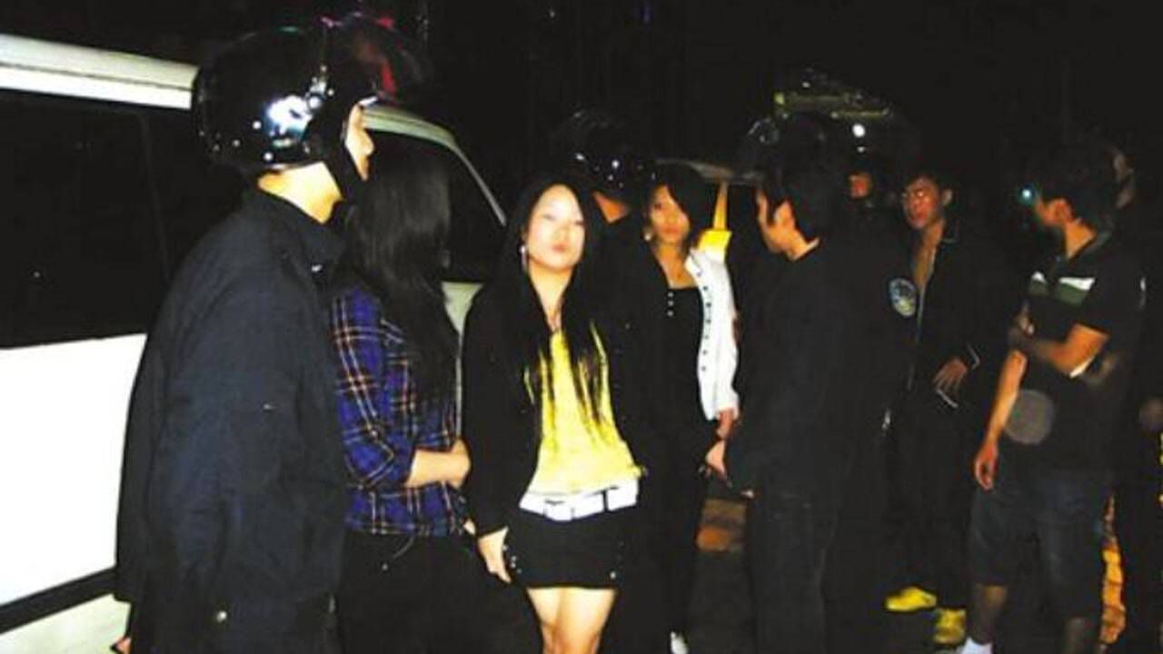 珍贵影像天上人间夜总会的深夜选妃小姐的举止有多不要脸