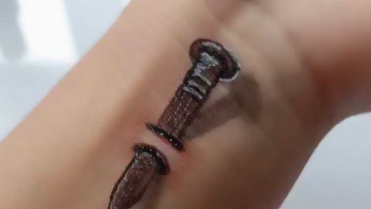 美女用油性笔画出以假乱真的伤口网友太真了看着都疼