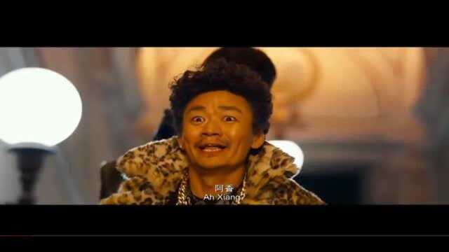 小哥看到朋友,为何如此色咪咪的看后笑了一天