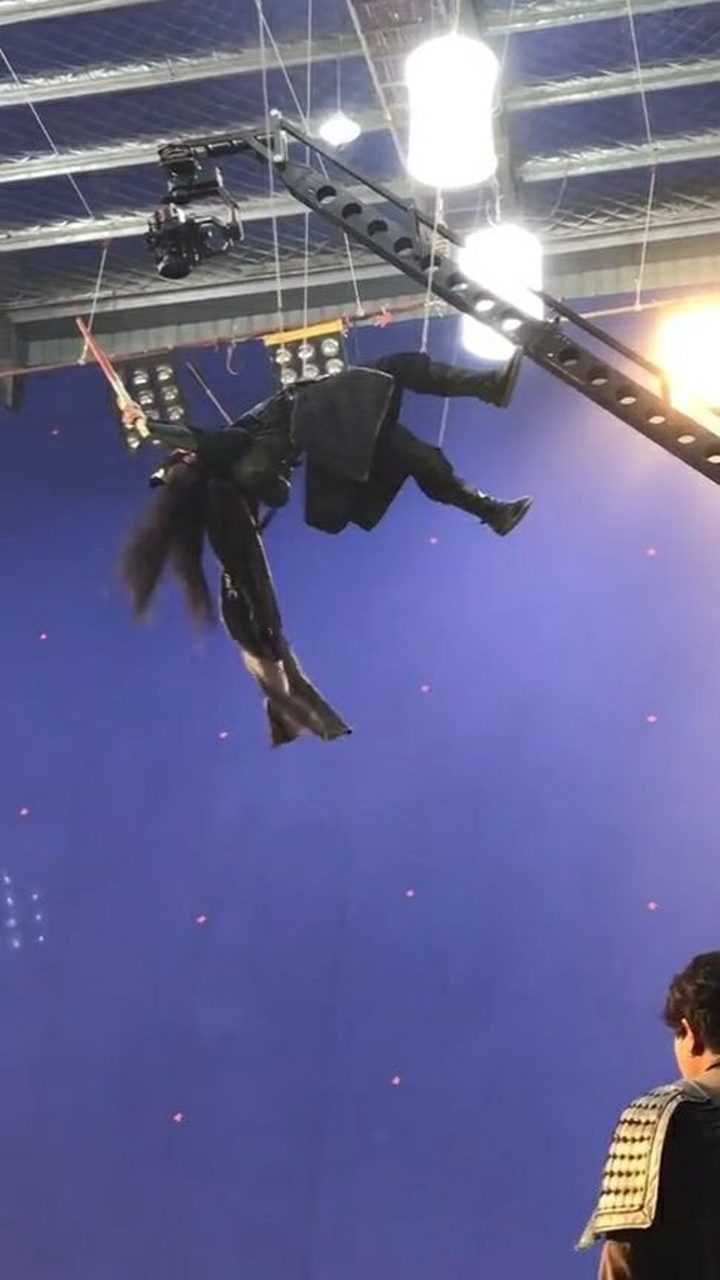 原来电视剧里的一箭穿心坠落悬崖戏是这样拍的