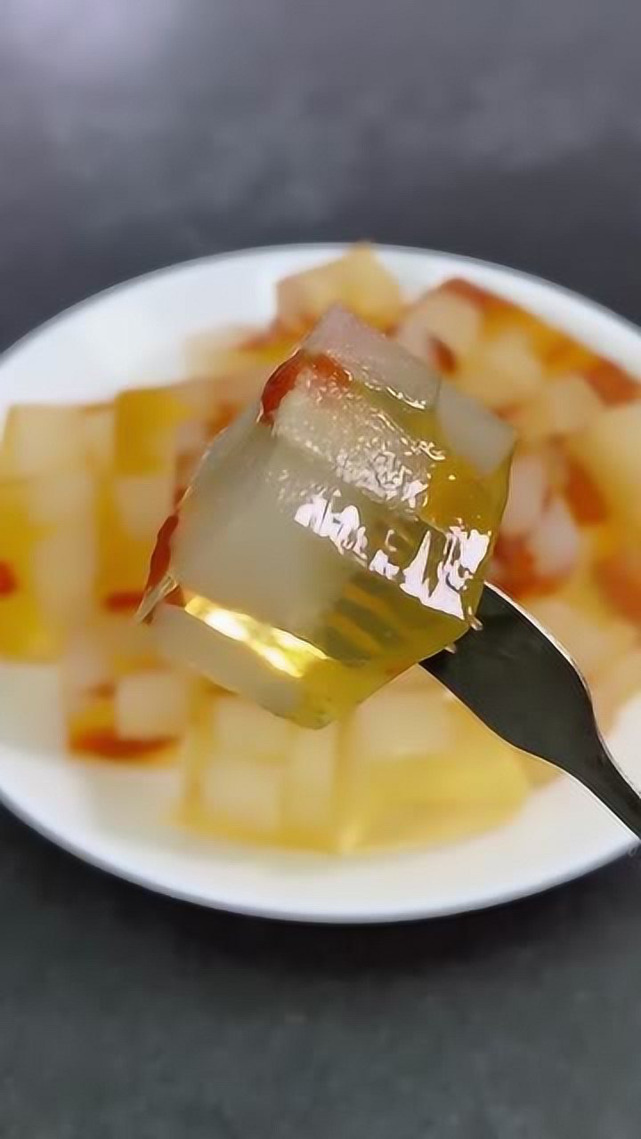 把冰糖雪梨做成q弹的果冻,冰冰凉凉太适合夏天了