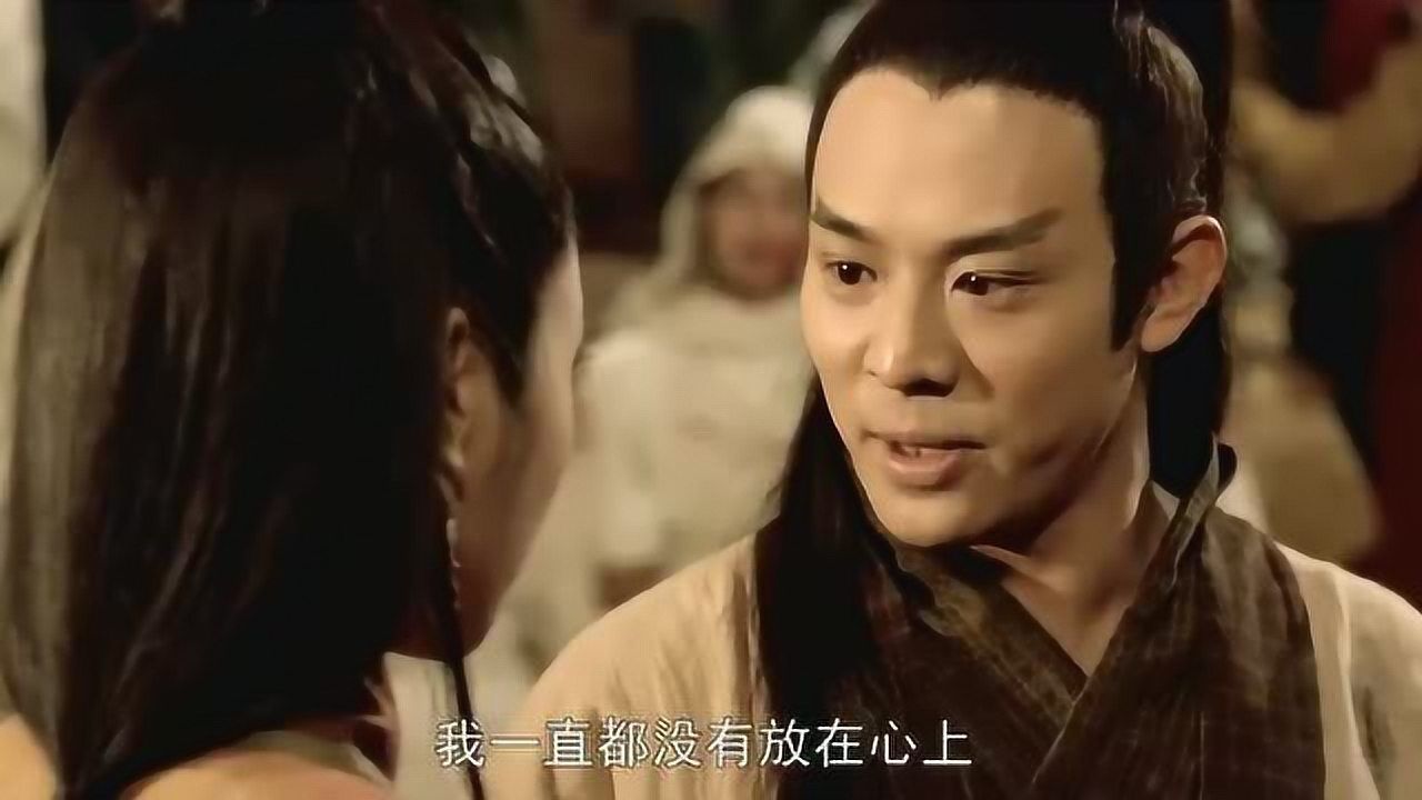 灭绝师太小看张无忌不料张无忌使出乾坤大挪移重新夺回了倚天剑