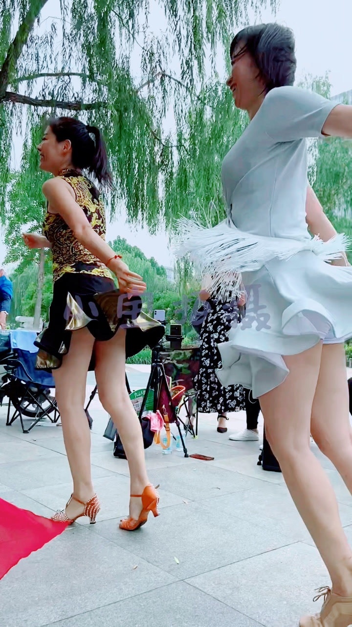 云天广场舞女神跳的太美啦