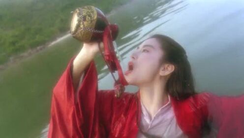 东方不败出水芙蓉的样子，堪称一绝，喝酒的镜头真是又酷又美！