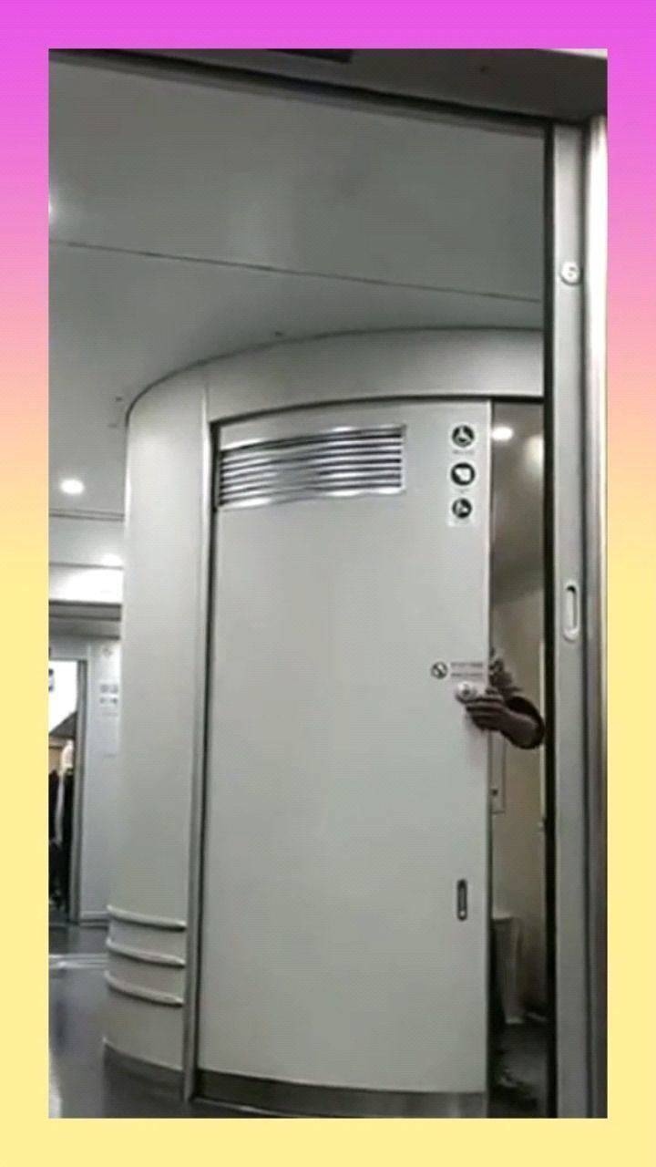 高铁上的厕所门是谁设计的看得我尴尬症都犯了