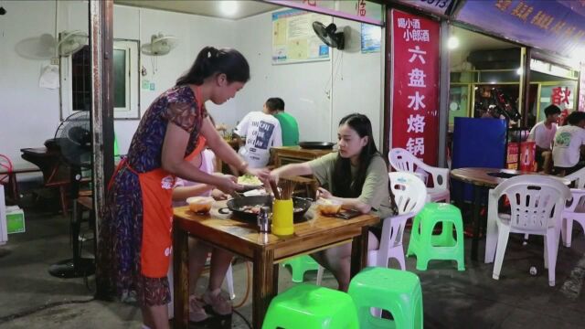 (电视通稿ⷥ›𝥆…ⷧ侤𜚩贵州凤冈:从政府食堂到夜市小吃 “光盘行动”成文明用餐新时尚