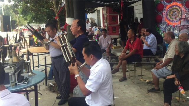 河南农村办事祭灵,民间老艺人唢呐吹奏《大悲调》,非常忧伤感人