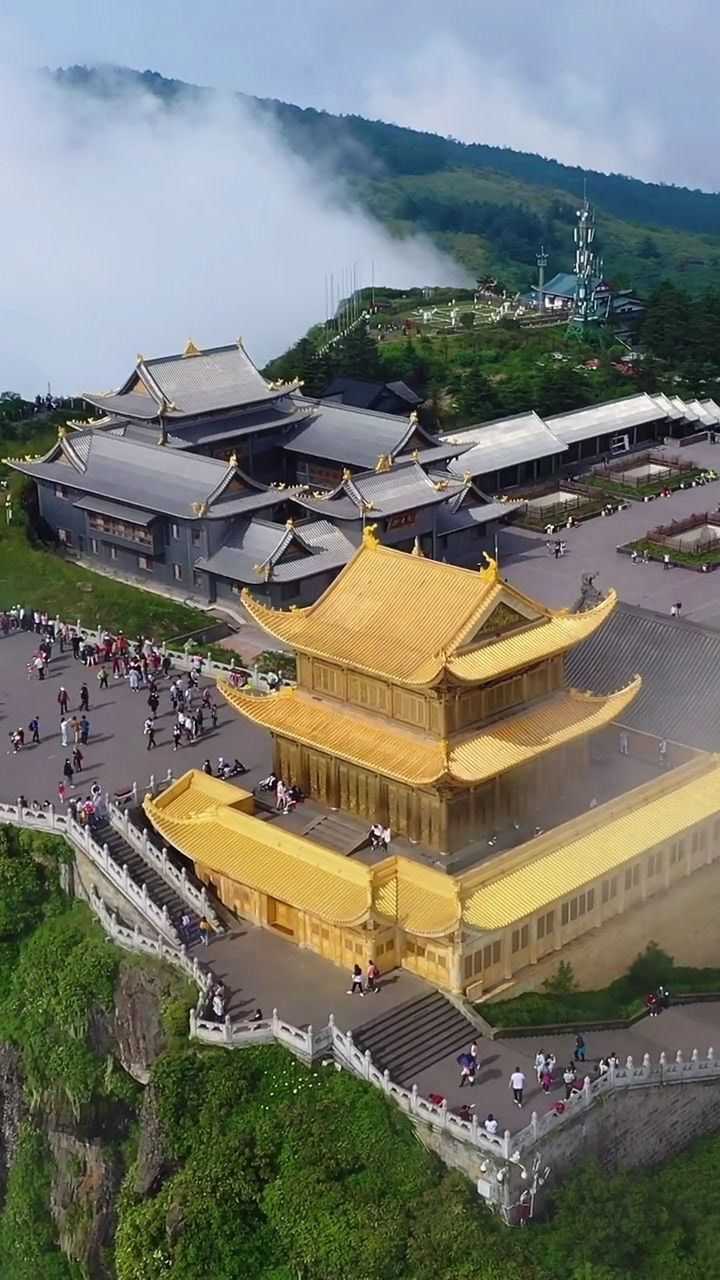 峨眉山金顶也称华藏寺位于四川省