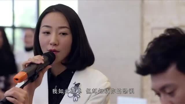 婚姻遇险记:总裁奏曲美女献上美妙歌声,引得旁人围观,就是天生一对