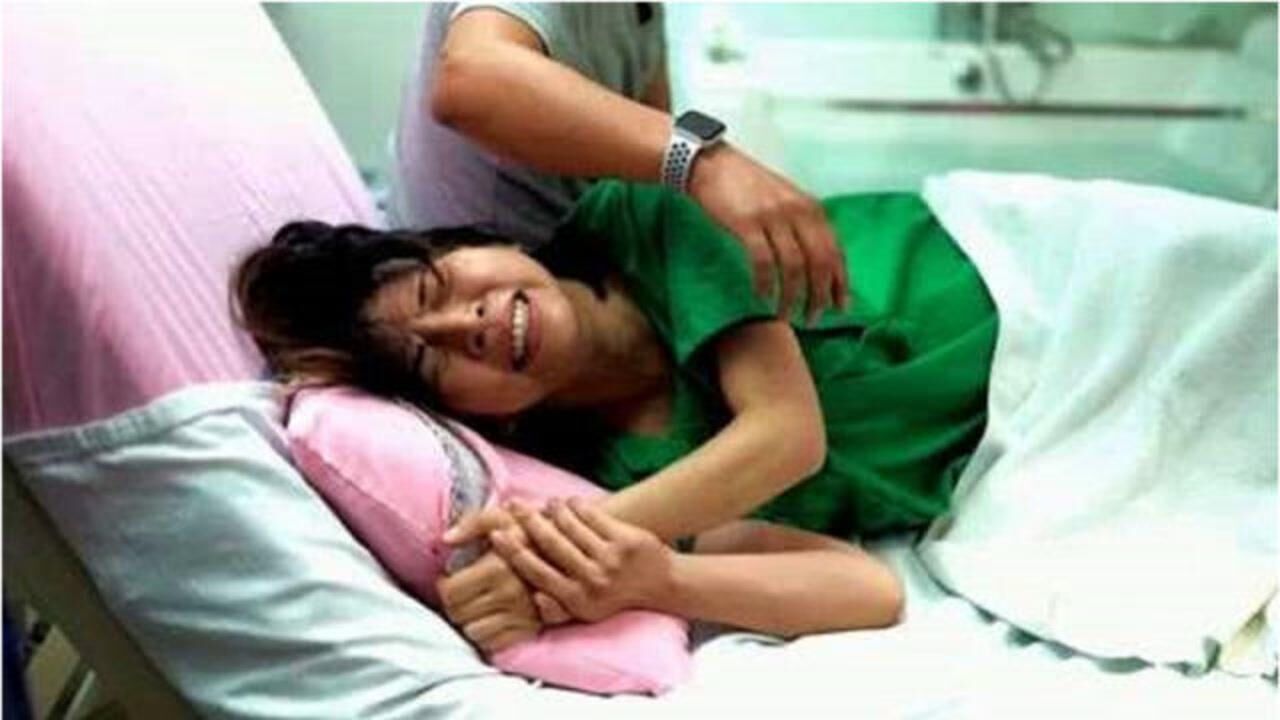 美女孕妇第一次生孩子一直使劲满脸通红真的是太痛苦了