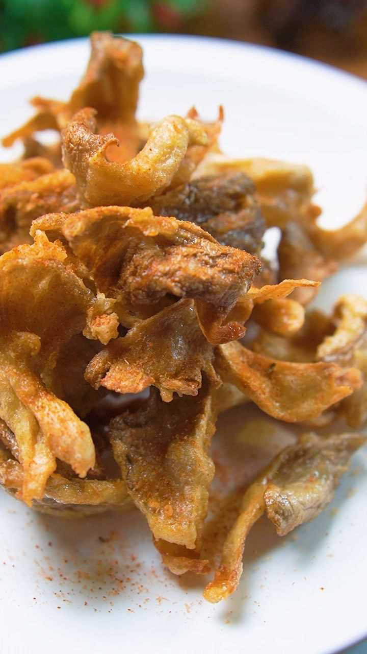 干炸的平菇酥脆鲜香好吃到停不下来