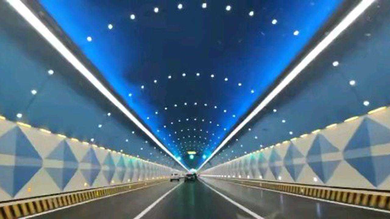 济南漂亮的网红隧道