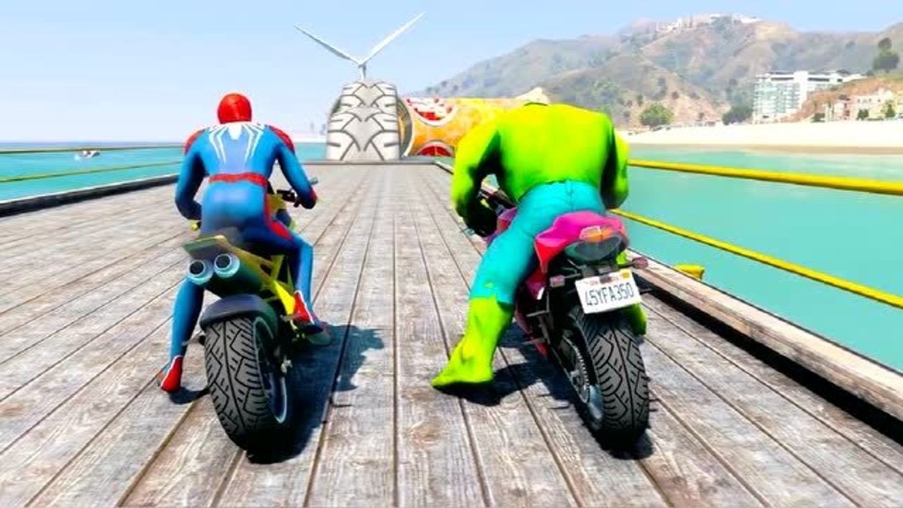 蜘蛛侠:蜘蛛侠带着摩托车挑战轨道!