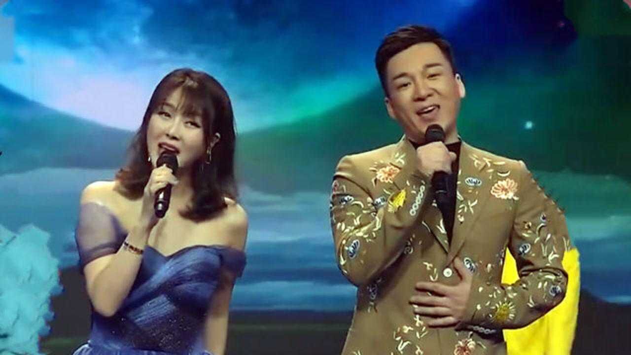 杨帆和妻子杨子一同台飙歌,老婆一张口惊艳全场,唱功不比老公差