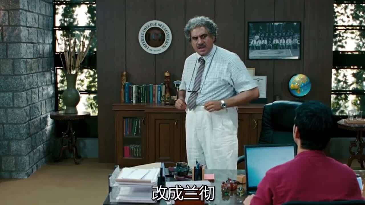 三傻大闹宝莱坞学生不能接受退学校长让他这么做无奈跳楼