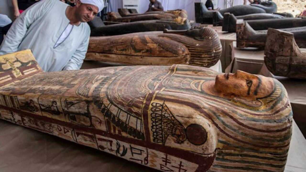 埃及出土59具2500年前的木棺:保存完整色彩艳丽 有木乃伊