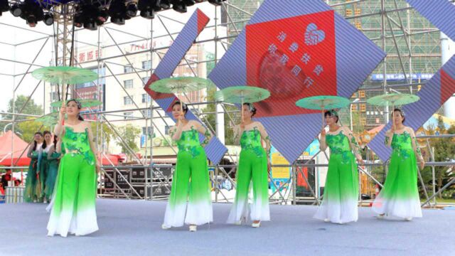 衡阳市韵姿模特艺术团:旗袍秀——《雨中花》