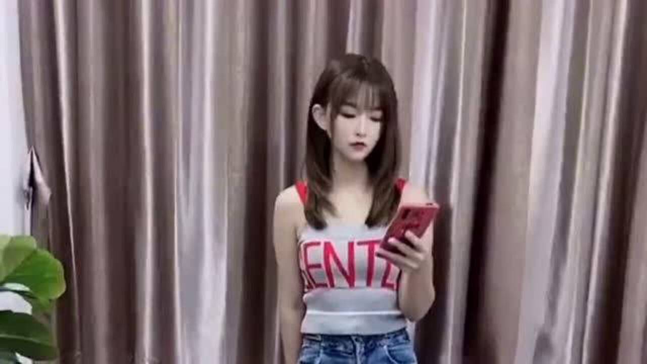 为了钱美女屁股都被打肿了，不笑算我输_腾讯视频