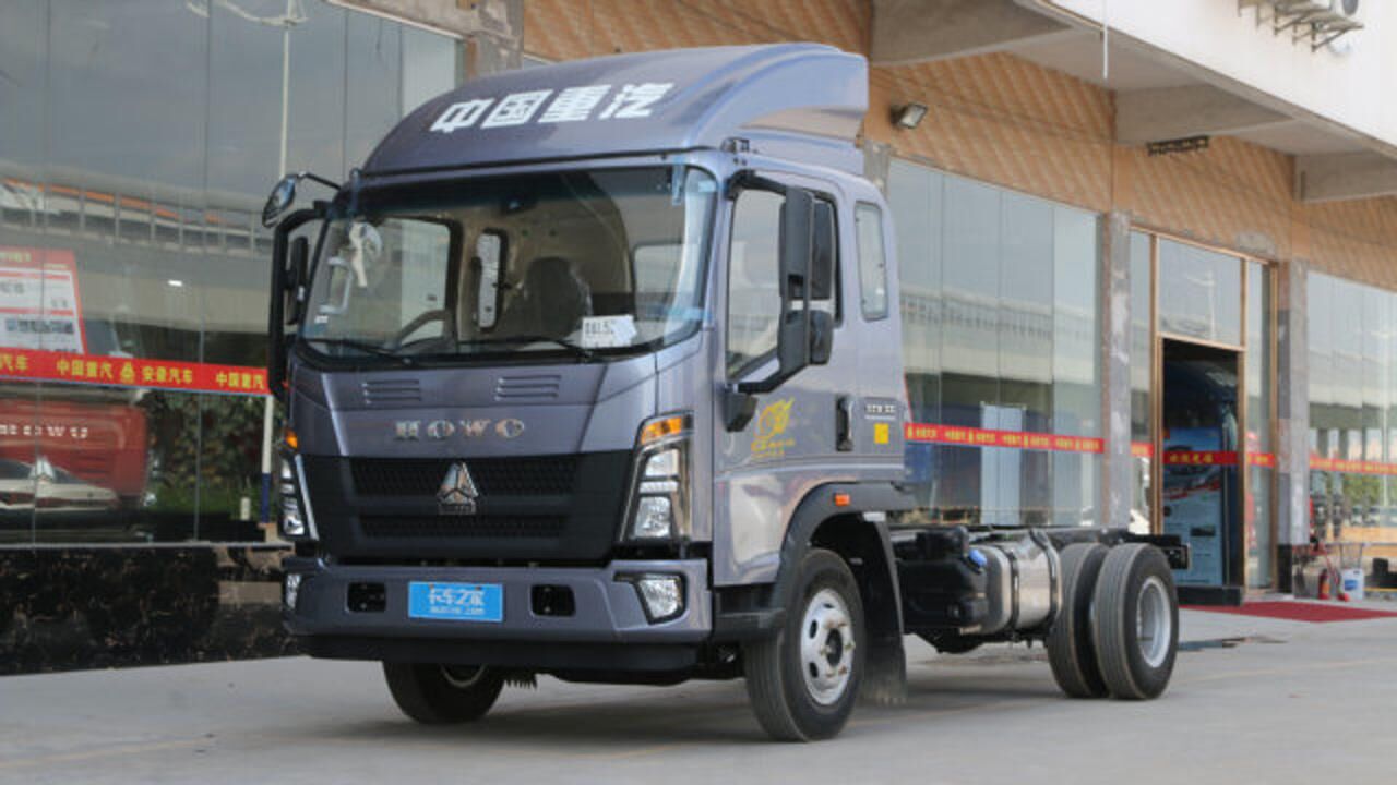 重汽howo新统帅轻卡全面升级,科技灰配色亮眼登场