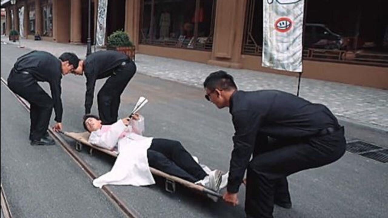 相声演员素质多高郭麒麟被担架抬走时下意识的一句话成亮点