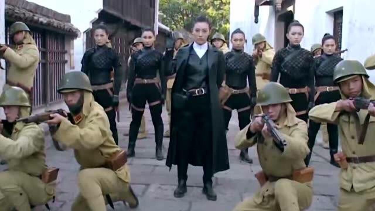 鬼子包围女子特战队,女队长远程支援,救了小队一命
