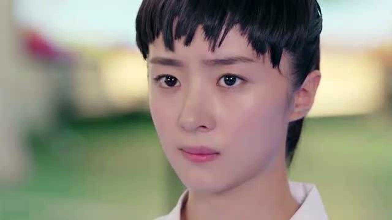 戚百草挑战师姐被打伤队友气的训斥记者闪光灯影响到她发挥了