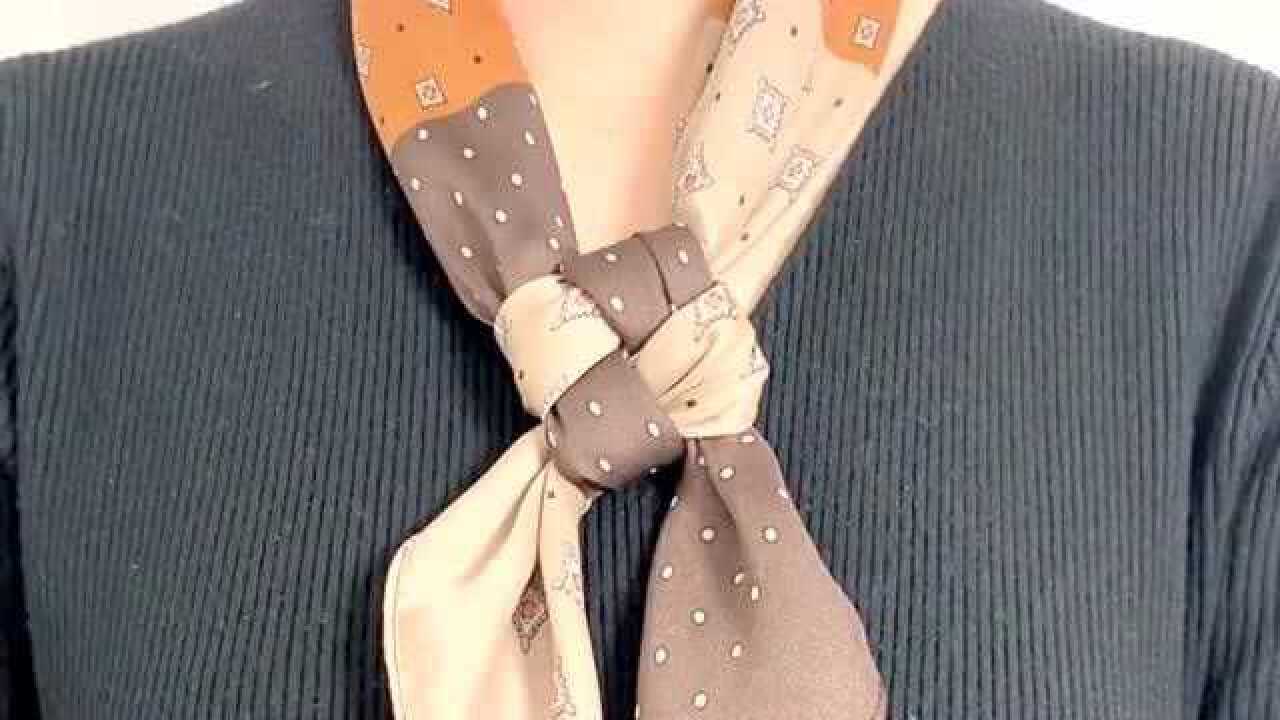 70方巾爱马仕结系法,方法很简单轻松几步就搞定,为了美也要学会!