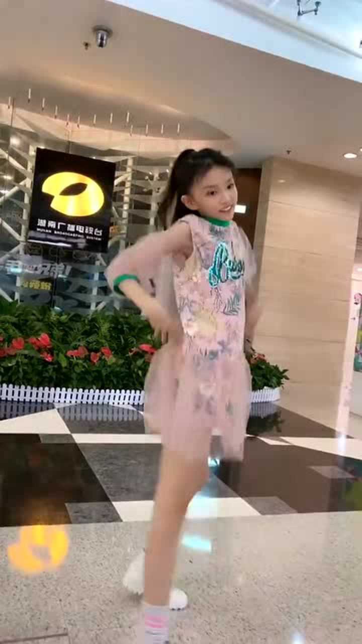 童模宋小睿跳舞挺好看的,这样的小女孩,应该都比较优秀