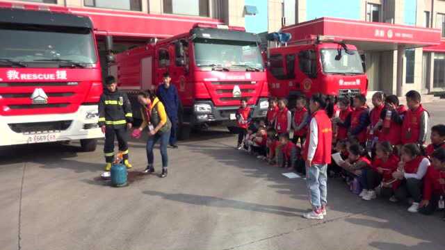 国家消防宣传日莒县新希望小记者走进城阳路消防救援站