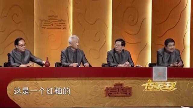 老汉带红胆瓶鉴宝,是乾隆官窑,鉴定:估价五六十万!