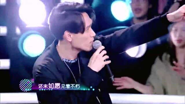 杨宗纬演唱《山丘》,开口惊艳,听上10遍都不腻