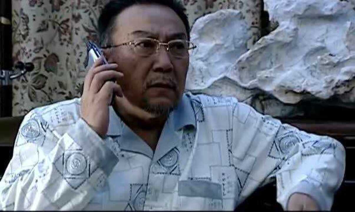 警中英雄冷赫男的父亲竟然跟肖老大认识不过丁局他们在监听
