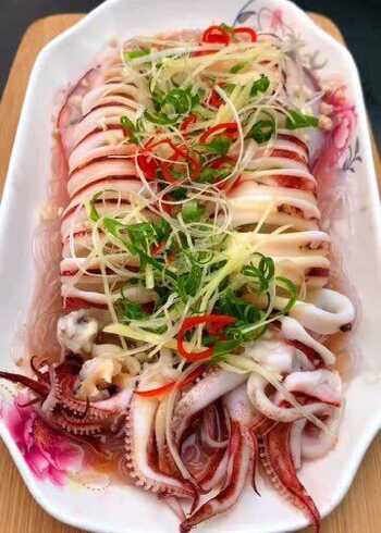 清蒸鱿鱼这样做,两条都不够吃,超级美味